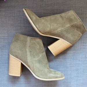 NWOT universal thread olive green ankle boots
